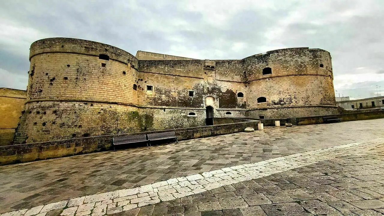 🏰 아라곤 성(카스텔로 아라고네세)